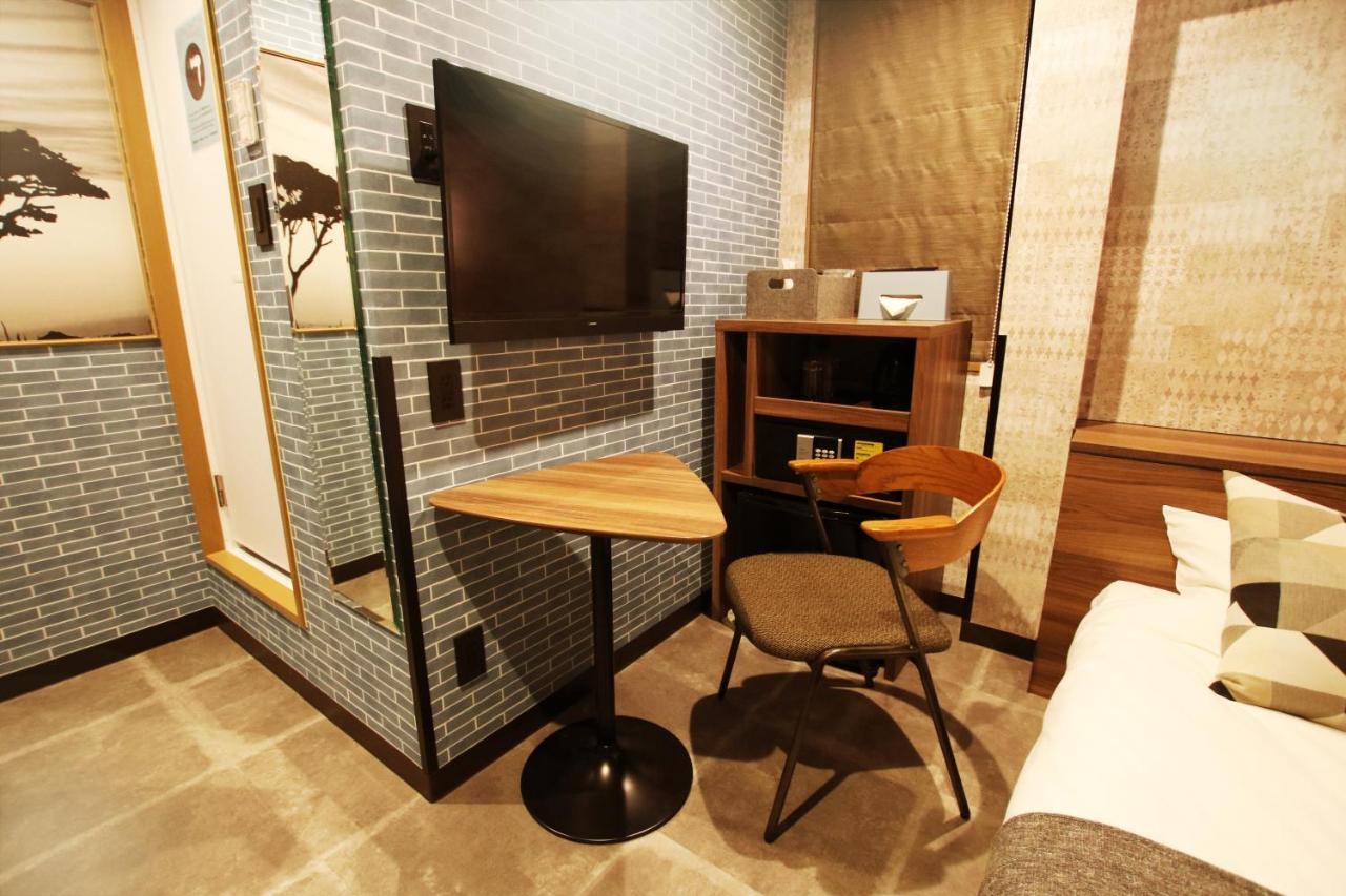 Under Railway Hotel Akihabara Токіо Екстер'єр фото
